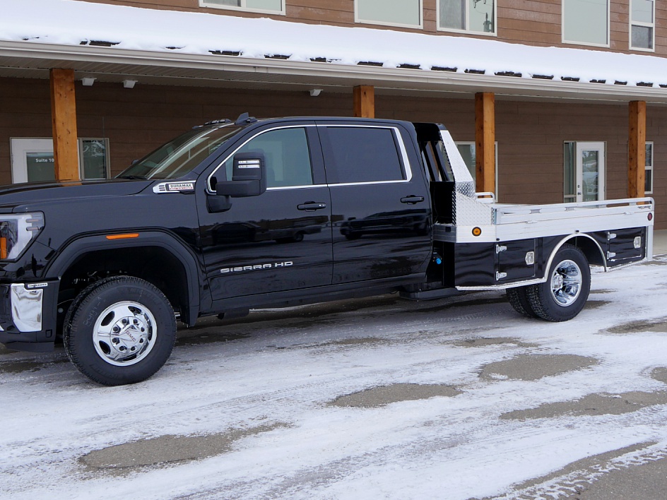 2024 GMC SIERRA 3500HD CC SLE Diamond West Sales is Alberta and
