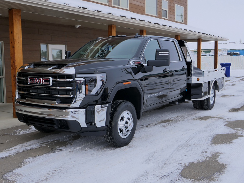 2024 GMC SIERRA 3500HD CC SLE Diamond West Sales is Alberta and