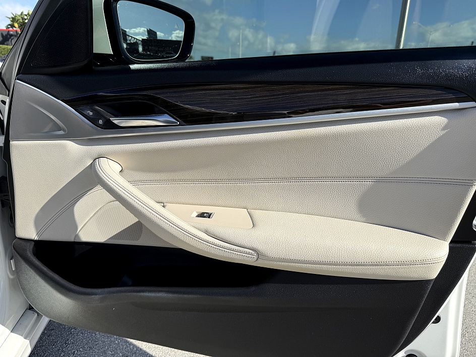 2020 BMW 5 Series 530i - Photo 26