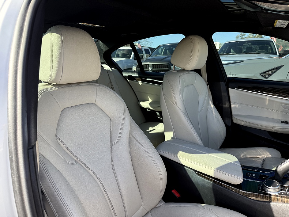 2020 BMW 5 Series 530i - Photo 28