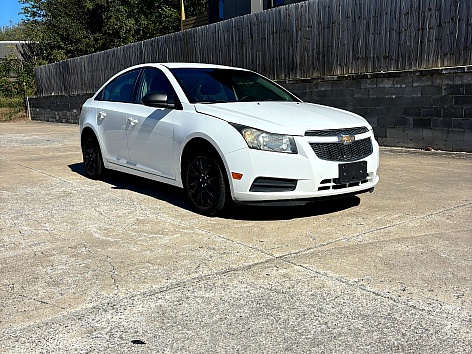 2013 Chevrolet Cruze LS's photo