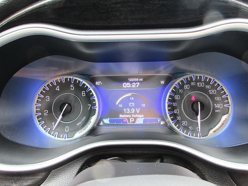 2015 Chrysler 200 C - Photo 17