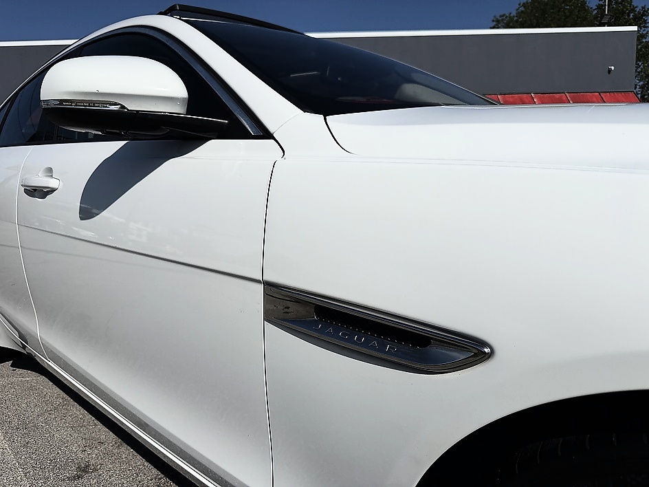 2018 Jaguar XE Premium - Photo 23