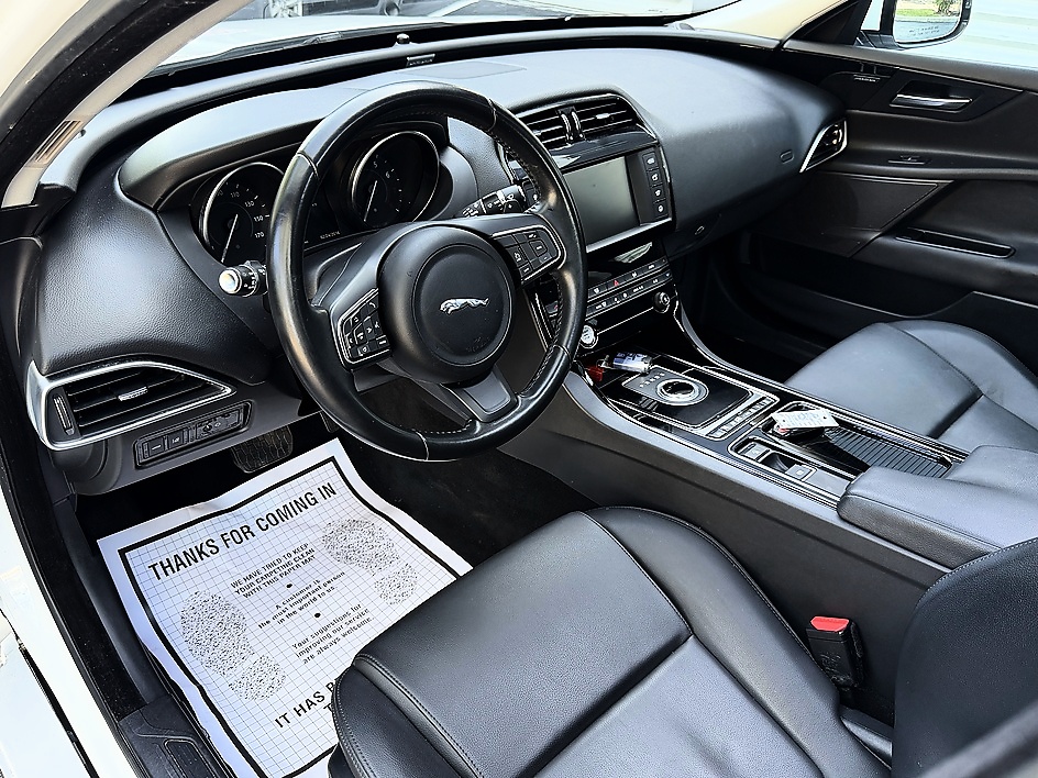 2018 Jaguar XE Premium - Photo 12