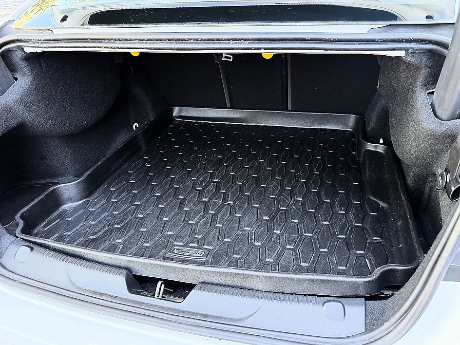 2018 Jaguar XE Premium - Photo 19