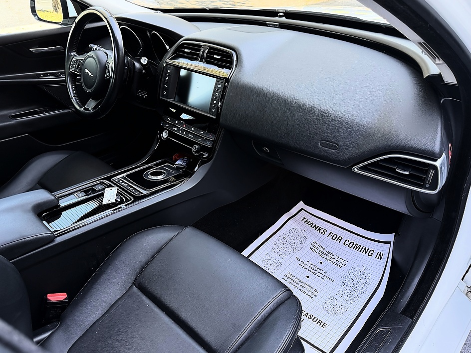 2018 Jaguar XE Premium - Photo 13