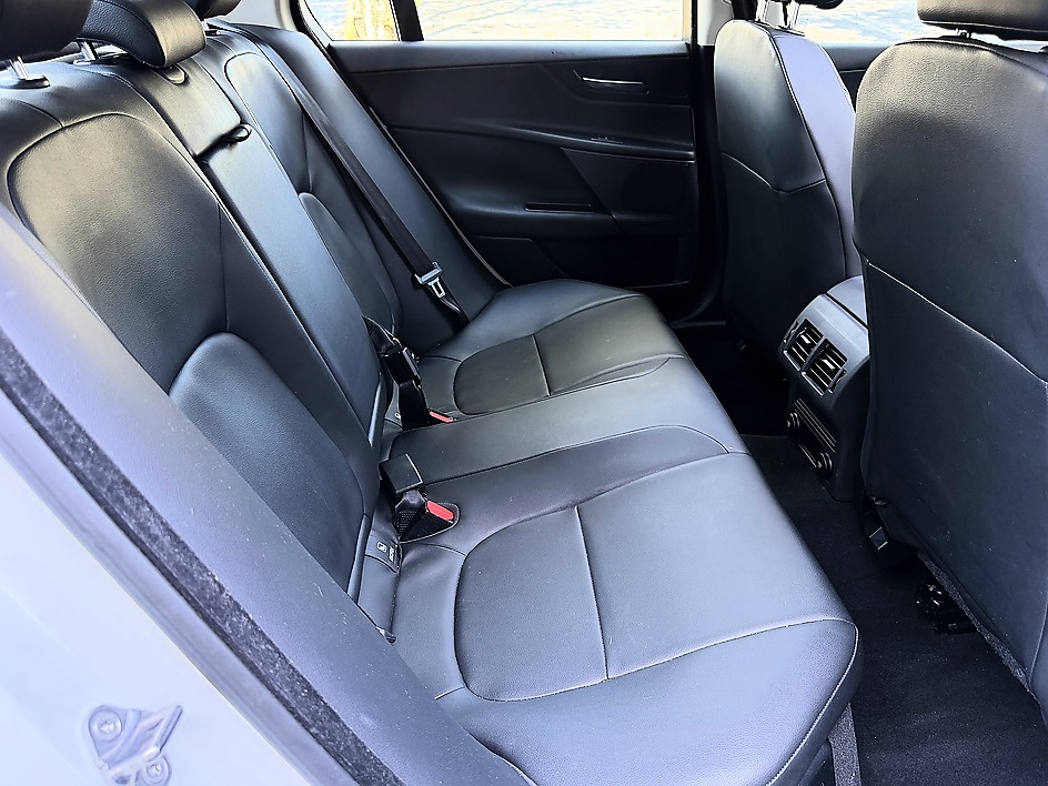 2018 Jaguar XE Premium - Photo 14