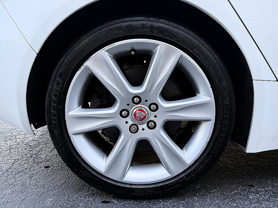 2018 Jaguar XE Premium - Photo 26