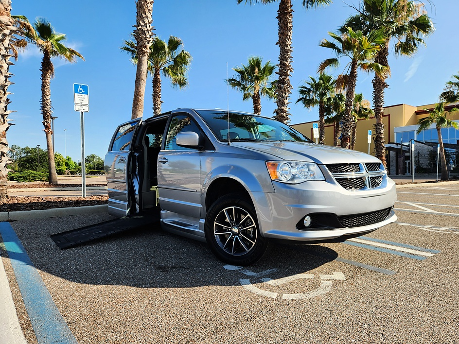 2017 Dodge Grand Caravan SXT's photo