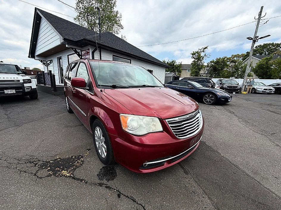 2011 Chrysler Town & Country Touring-L's photo