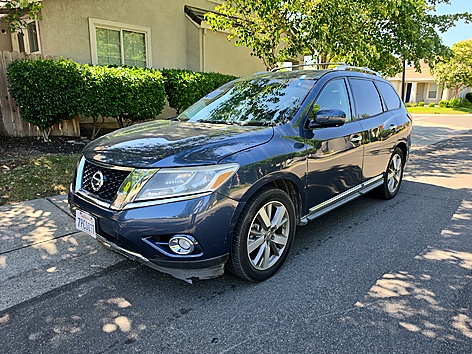 2015 Nissan Pathfinder Platinum 4WD's photo