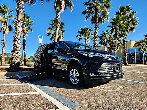 2023 Toyota Sienna Platinum