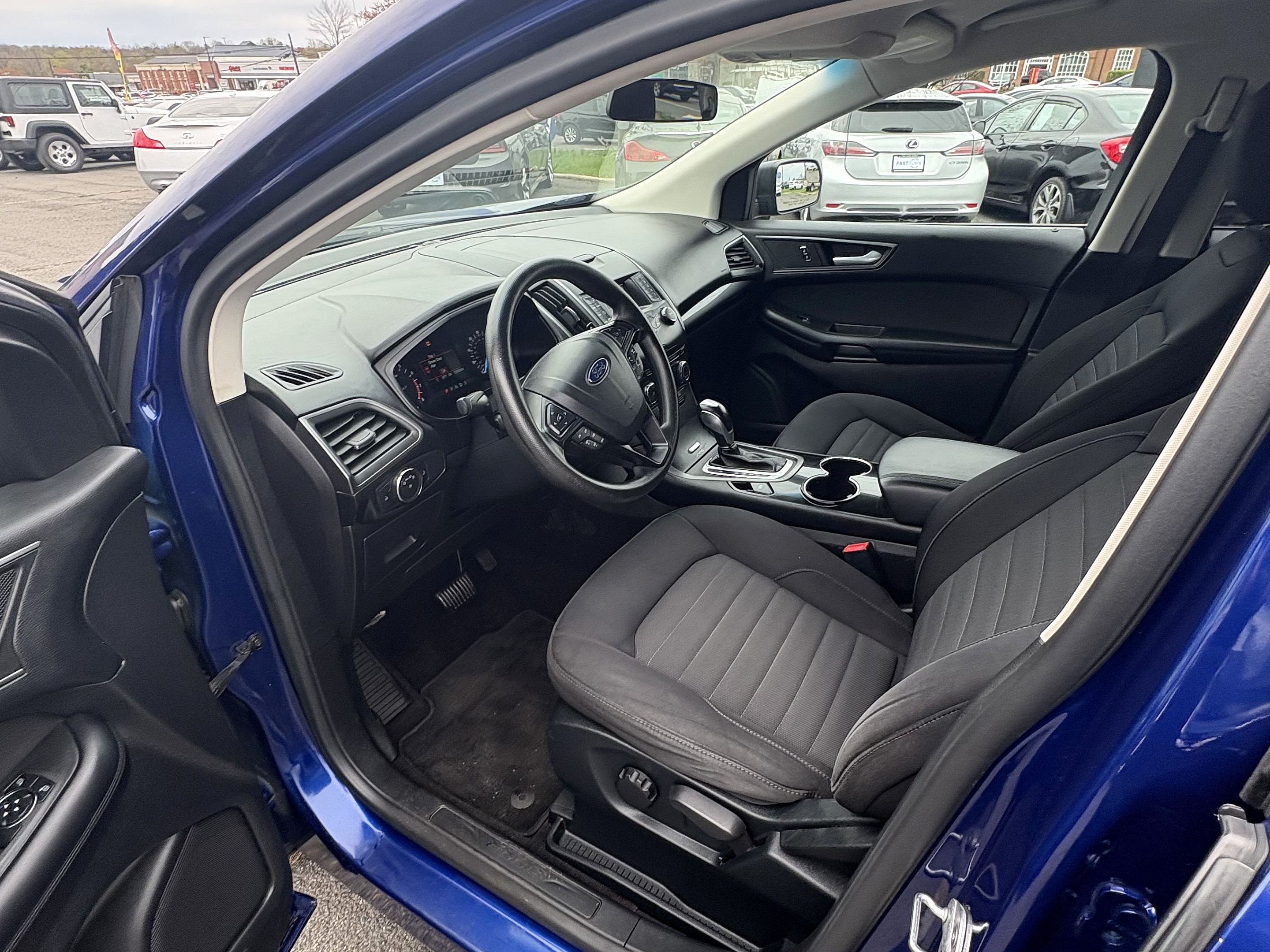 2015 Ford Edge SE - Photo 19