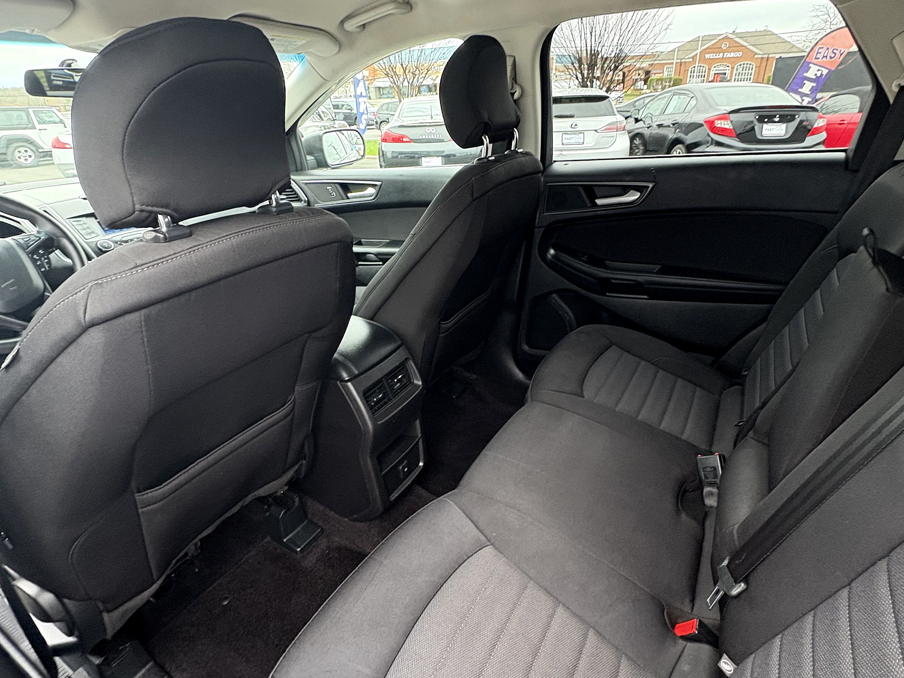 2015 Ford Edge SE - Photo 21