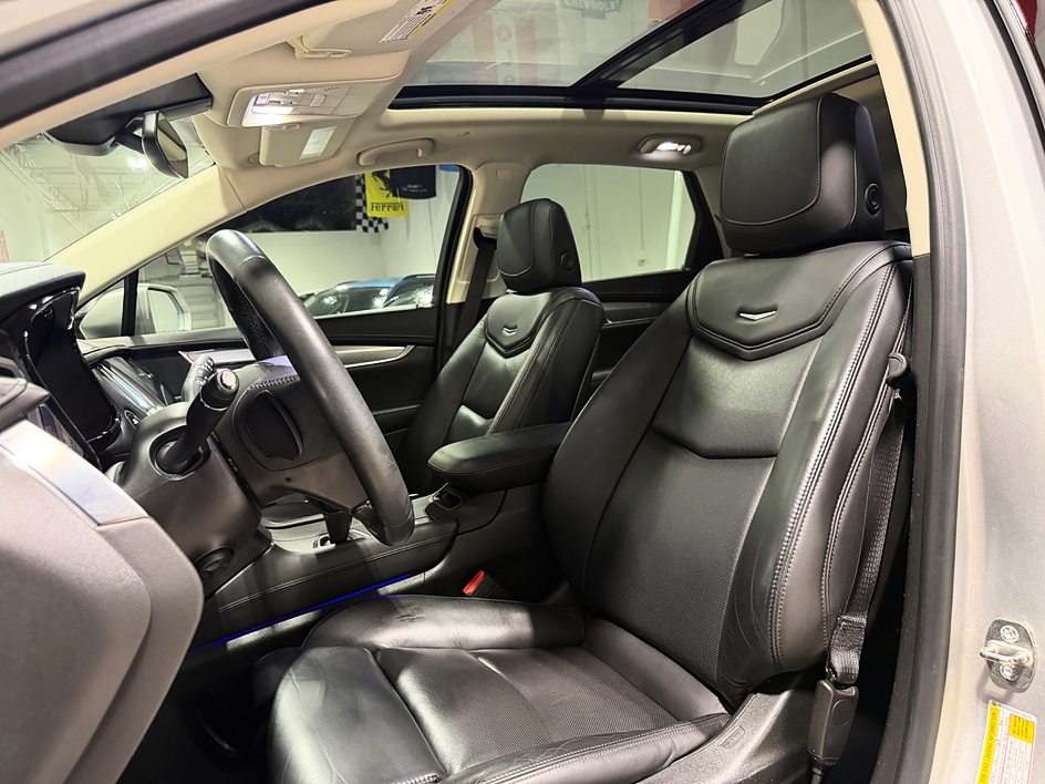 2017 Cadillac XT5 Luxury - Photo 11