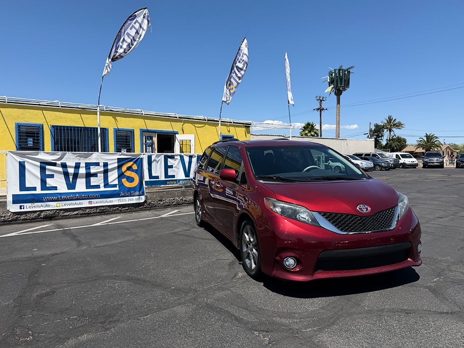 2013 Toyota Sienna SE V6 8-Passenger's photo