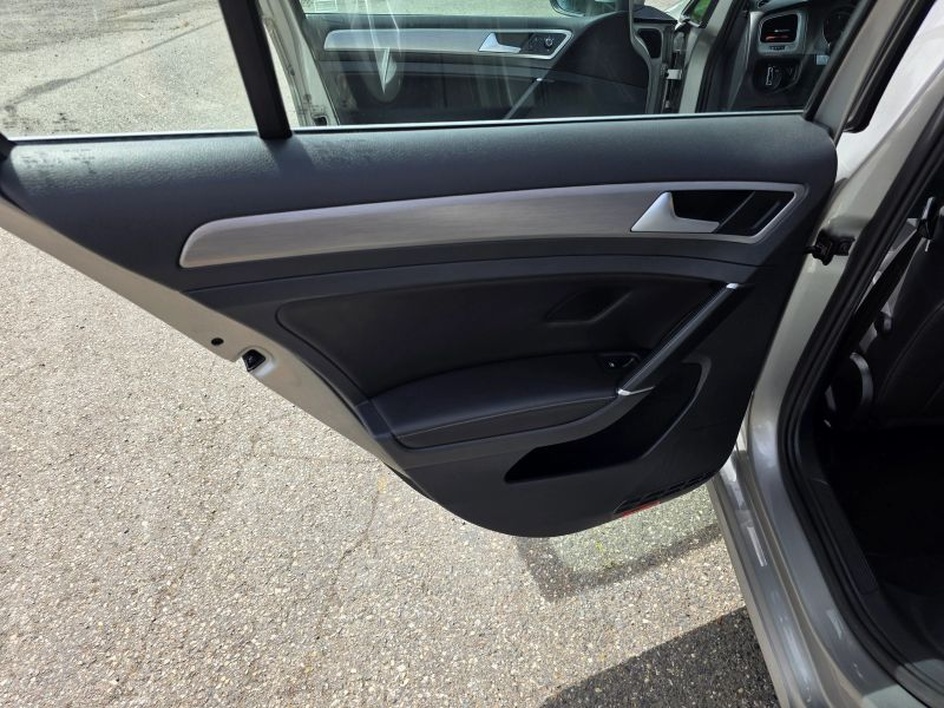 2015 Volkswagen Golf SportWagen TDI S - Photo 11