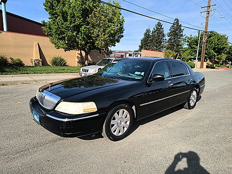 2011 Lincoln Town Car Signature Limited