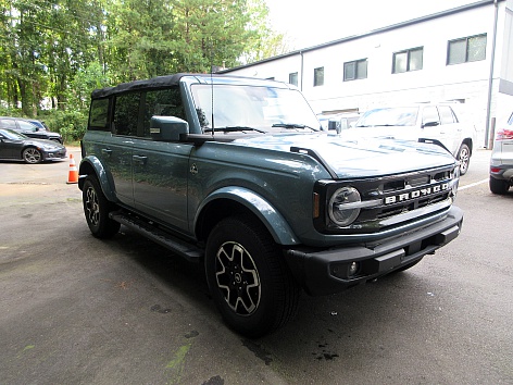 2022 Ford Bronco 4-Door Outer Banks's photo