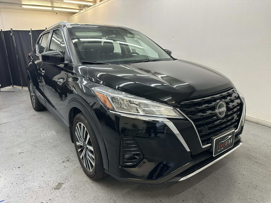 2023 Nissan Kicks SV's photo