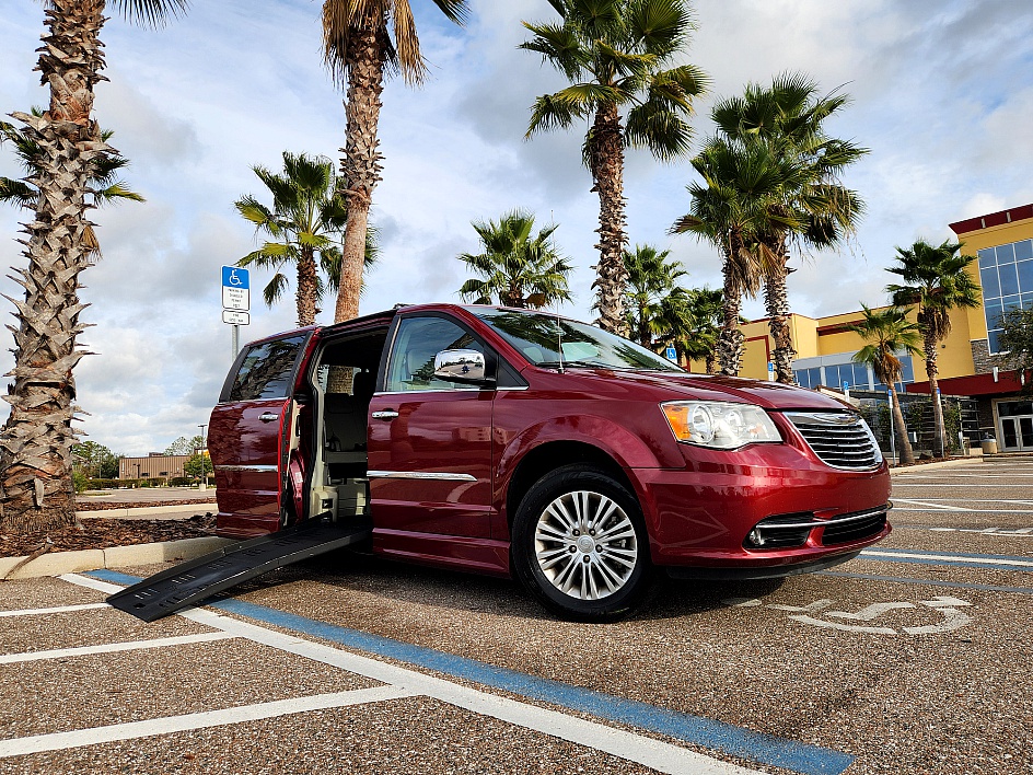 2015 Chrysler Town & Country Touring-L