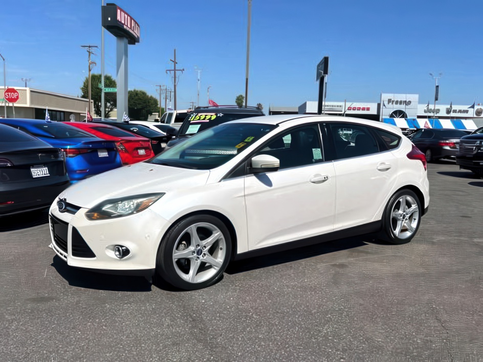 2012 Ford Focus 5 Door Hatch Titanium's photo