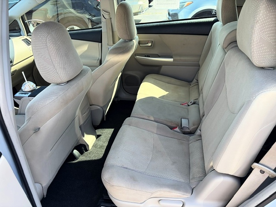 2014 Toyota Prius v Five - Photo 7