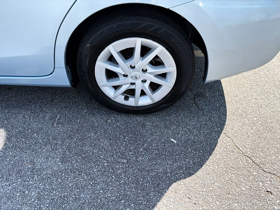 2014 Toyota Prius v Five - Photo 9