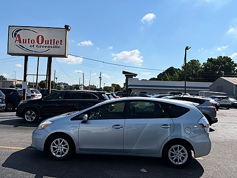 2014 Toyota Prius v Five's photo