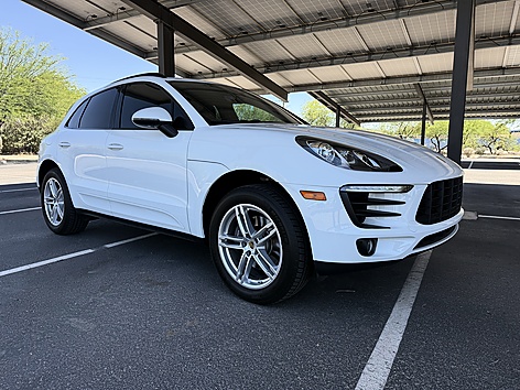 2018 Porsche Macan Sport Edition's photo