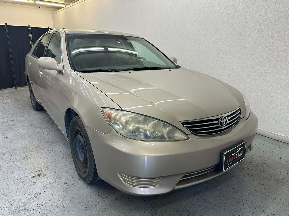 2005 Toyota Camry LE
