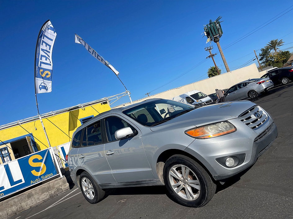 2010 Hyundai Santa Fe SE's photo