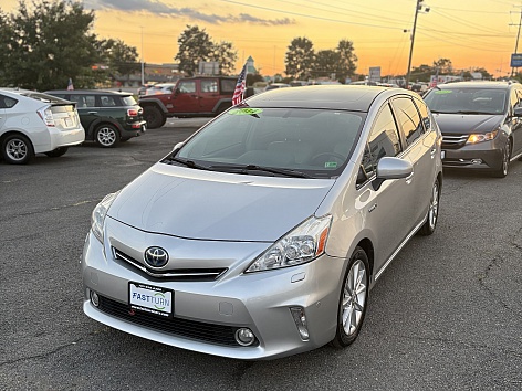 2014 Toyota Prius v Five