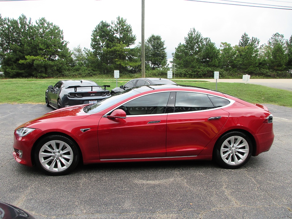 Tesla Model S photo 8
