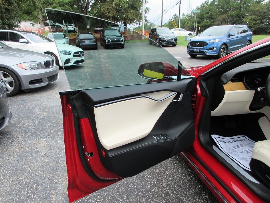 Tesla Model S photo 9
