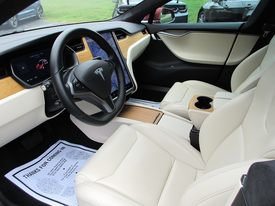 Tesla Model S photo 10