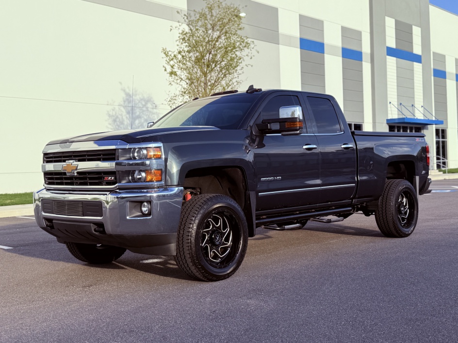 2017 Chevrolet Silverado 2500HD LTZ - Photo 5
