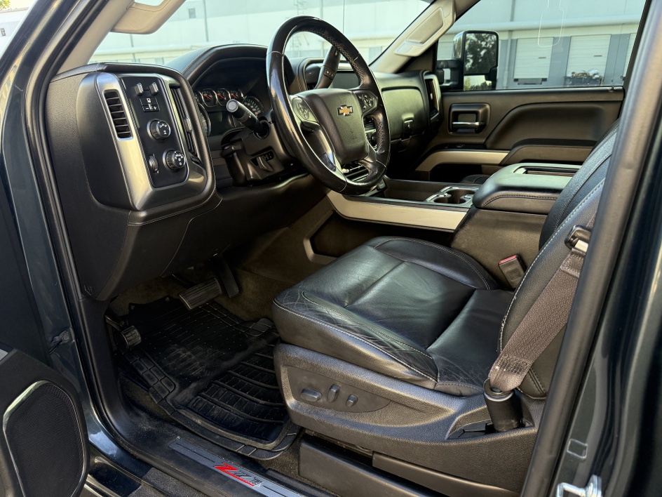 2017 Chevrolet Silverado 2500HD LTZ - Photo 4