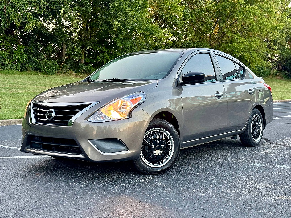 2016 Nissan Versa Sedan SV