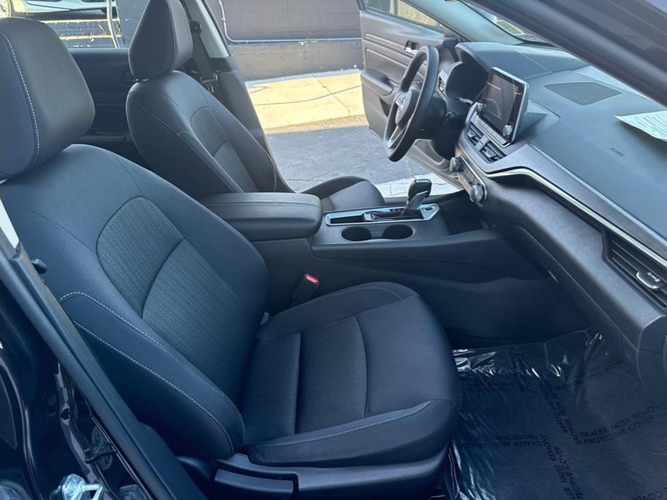 2025 Nissan Altima SV - Photo 13