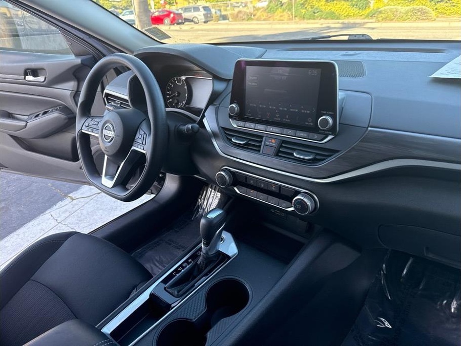 2025 Nissan Altima SV - Photo 14