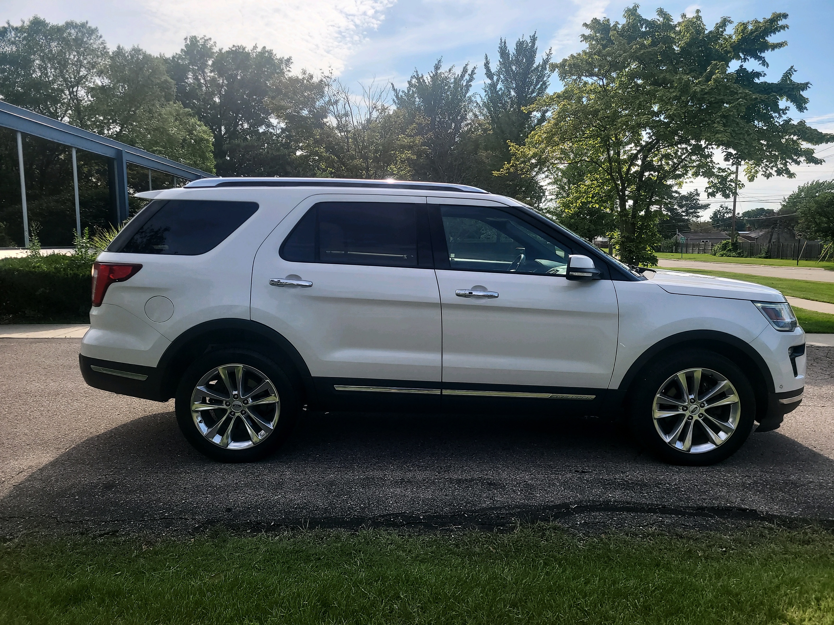 2019 Ford Explorer Limited - Photo 8