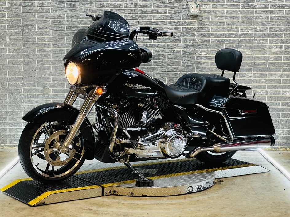 2019 HARLEY-DAVIDSON STREET GLIDE - Motorcycle 4 US