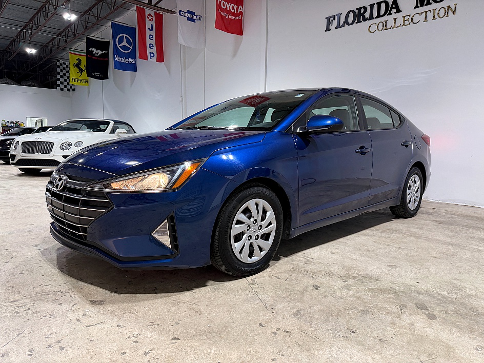 2019 Hyundai Elantra SE's photo