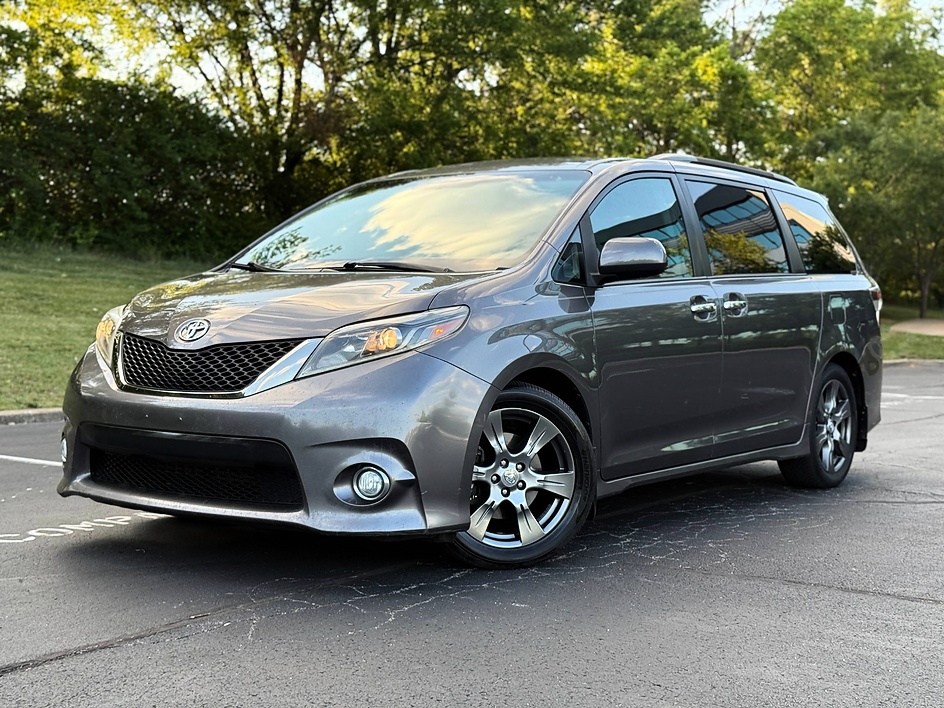 2017 Toyota Sienna SE V6 8-Passenger's photo