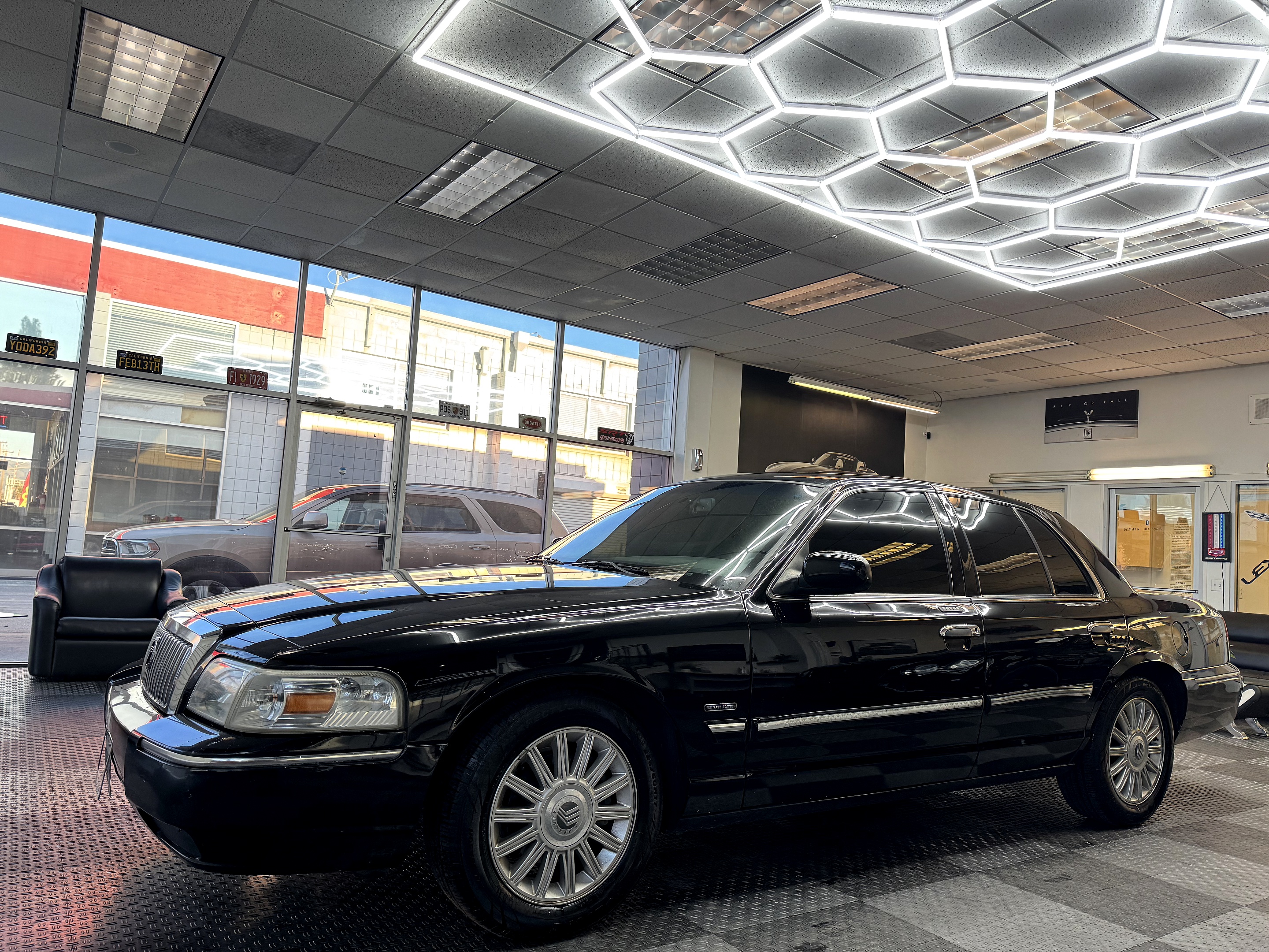 2010 Mercury Grand Marquis LS's photo