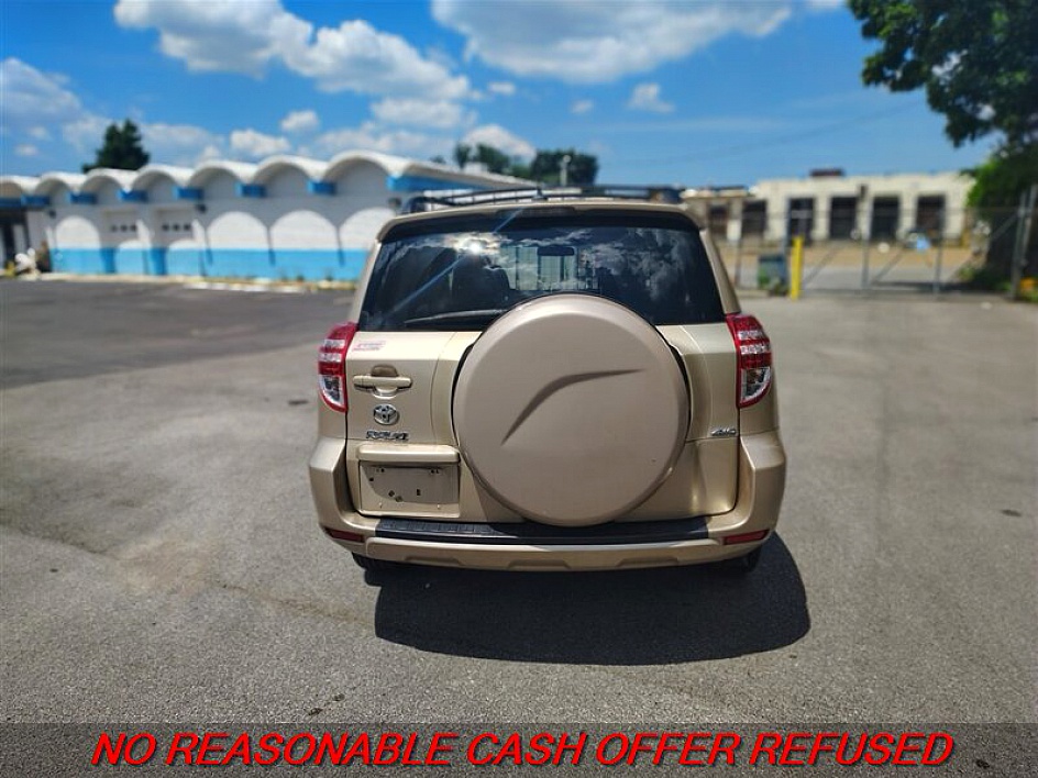2012 Toyota RAV4 Base - Photo 4