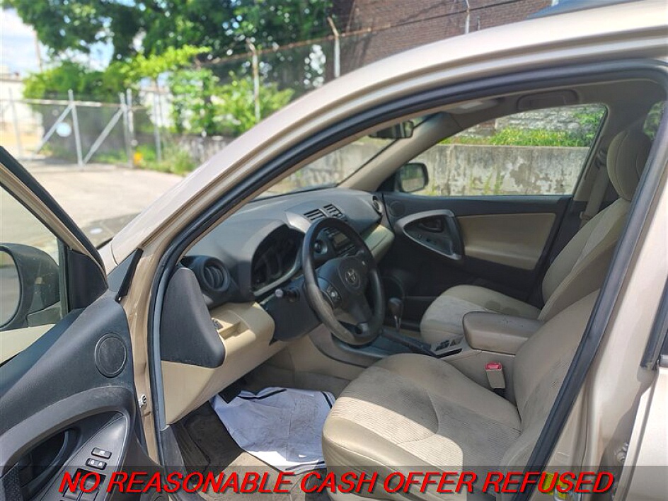 2012 Toyota RAV4 Base - Photo 8
