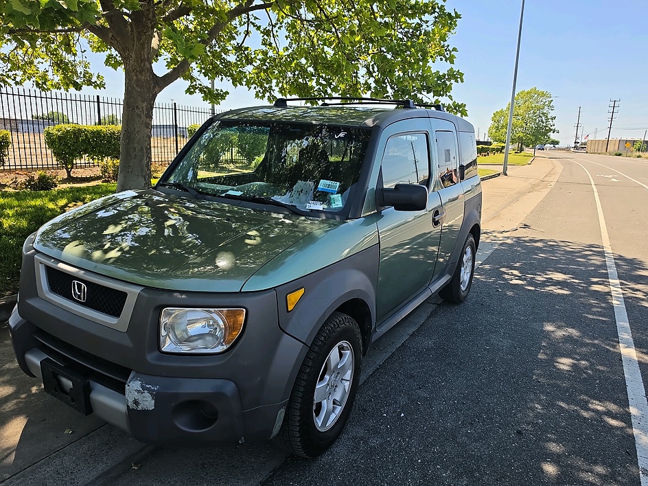2005 Honda Element EX 2WD AT W/SRS's photo