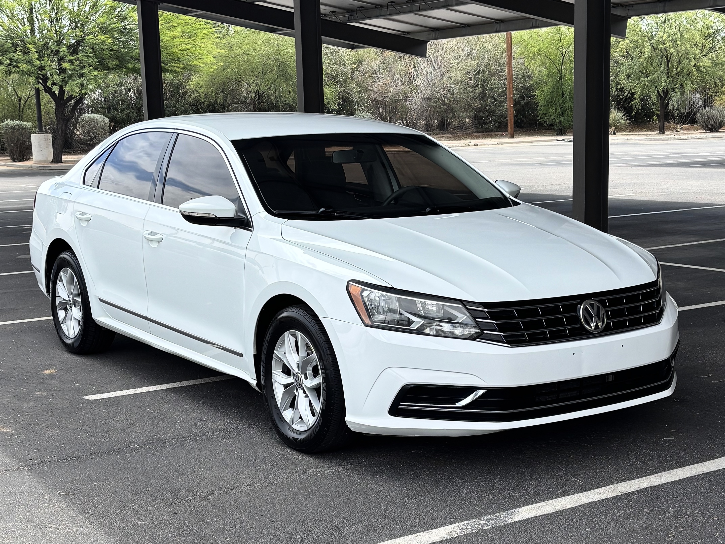 2017 Volkswagen Passat 1.8T S Auto's photo